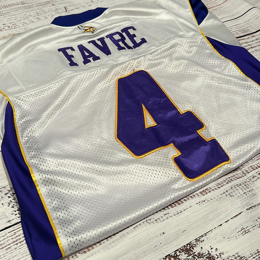 Minnesota Vikings Brett Farve NFL Reebok on field jersey. Size 50(large) 1 star